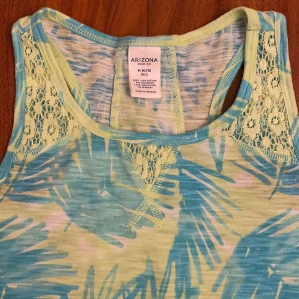 Girls tank‎ - Picture 2 of 3